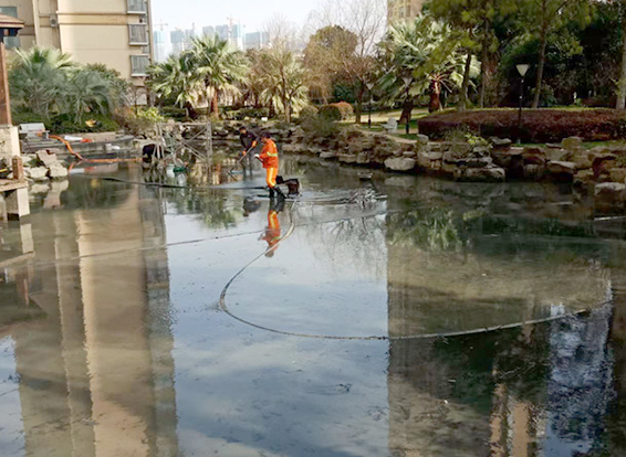 渭城景观池淤泥清理