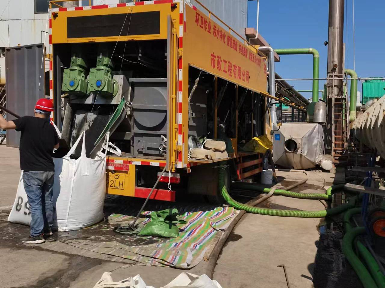 渭城淤泥压干处理